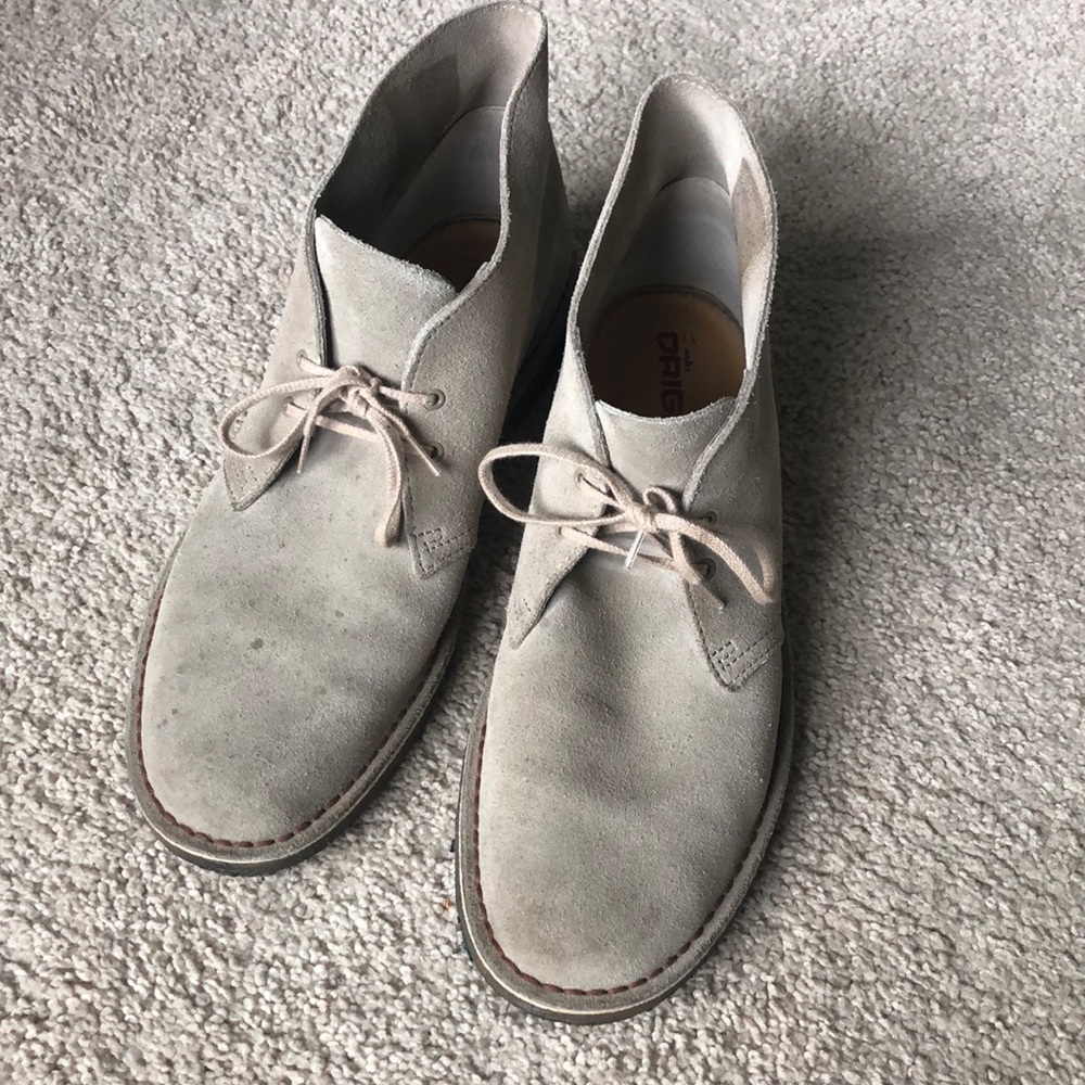 Clark’s Taupe Suede Desert Boots. Size 11